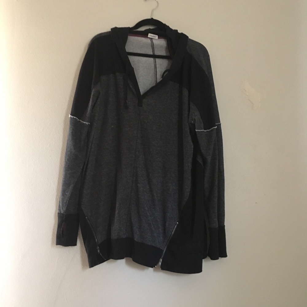 PULLOVER HOODIE